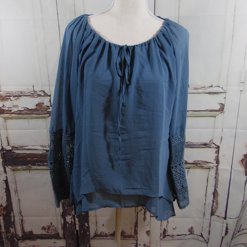 NWOT MILLA Peasant Blouse size Medium